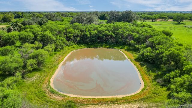 1520 COUNTY ROAD 223, Floresville, TX 78114