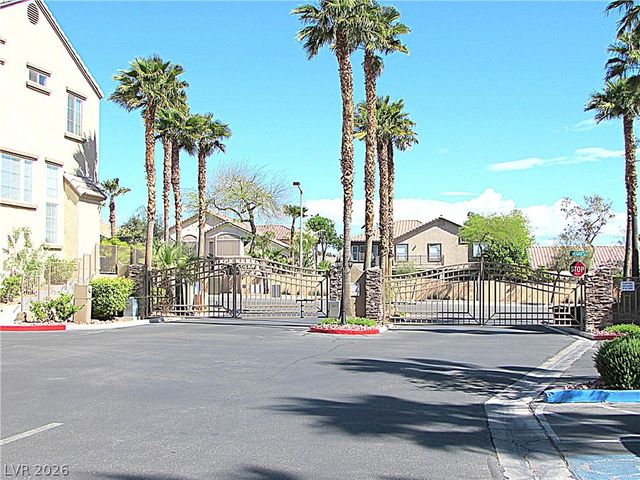 8404 Tiger Woods Avenue, Las Vegas, NV 89128