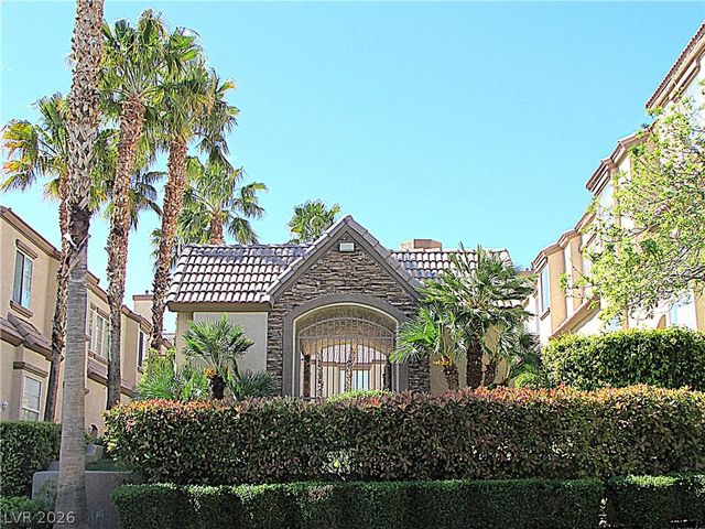 8404 Tiger Woods Avenue, Las Vegas, NV 89128