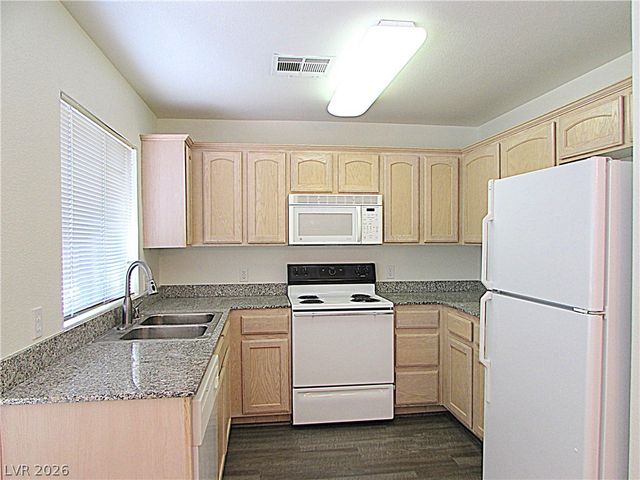 8404 Tiger Woods Avenue, Las Vegas, NV 89128