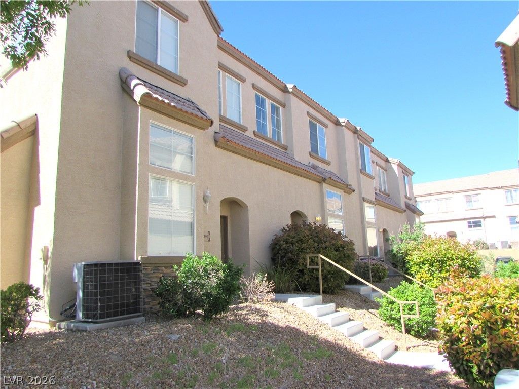 8404 Tiger Woods Avenue, Las Vegas, NV 89128