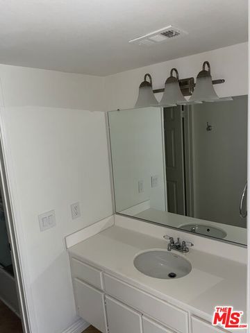 675 Oak Run Trail TL301, Oak Park, CA 91377