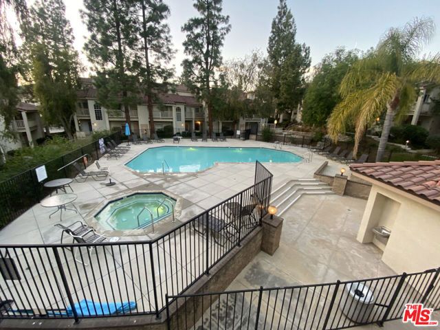 675 Oak Run Trail TL301, Oak Park, CA 91377