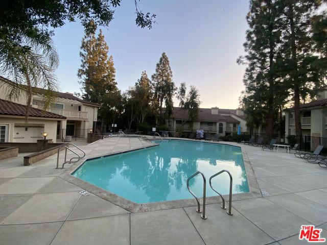 675 Oak Run Trail TL301, Oak Park, CA 91377