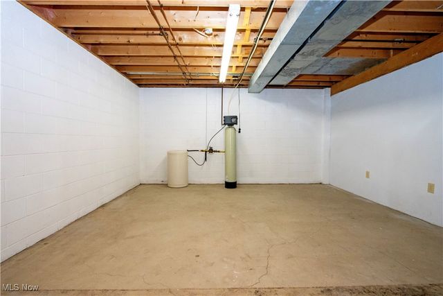 25 Gloria Avenue, Marshallville, OH 44645