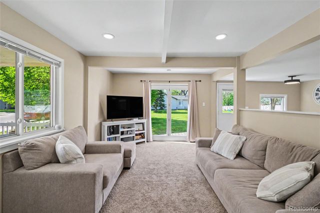 306 S Mill Street, Pinckney Village, MI 48169