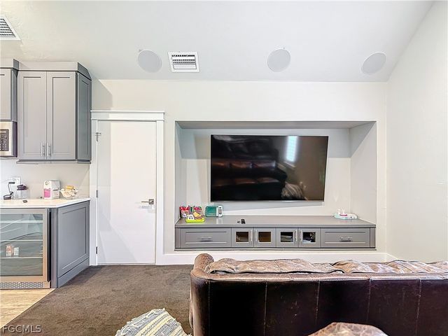 750 Periwinkle WAY, Sanibel, FL 33957