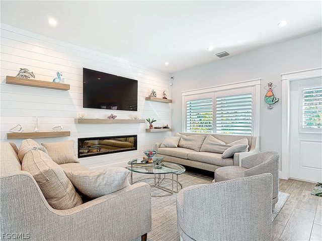 750 Periwinkle WAY, Sanibel, FL 33957