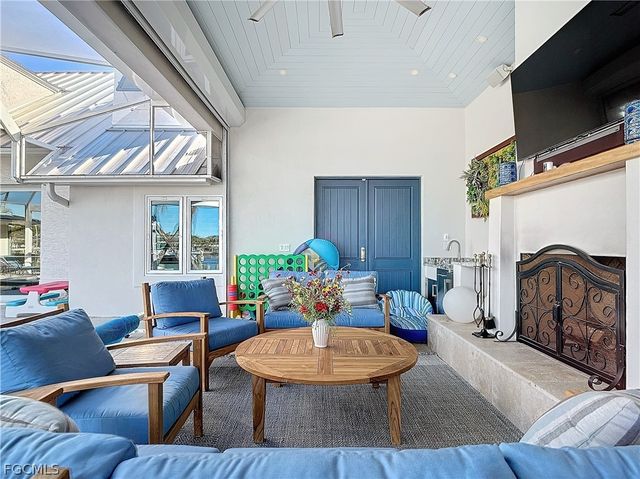 750 Periwinkle WAY, Sanibel, FL 33957