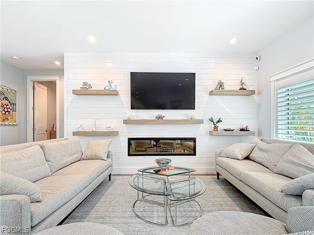 750 Periwinkle WAY, Sanibel, FL 33957