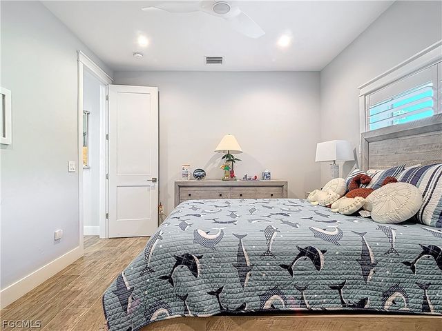 750 Periwinkle WAY, Sanibel, FL 33957