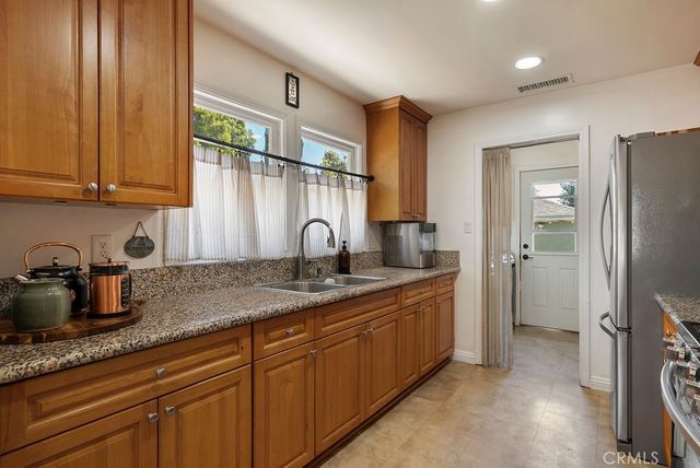 346 W Artesia, Pomona, CA 91768