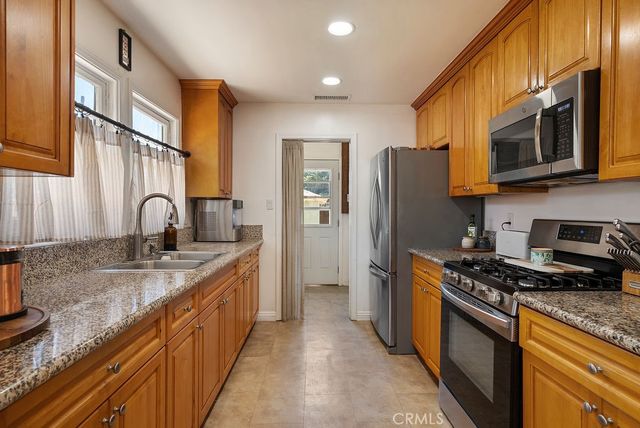 346 W Artesia, Pomona, CA 91768