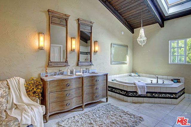 6322 W 78TH Place, Los Angeles, CA 90045
