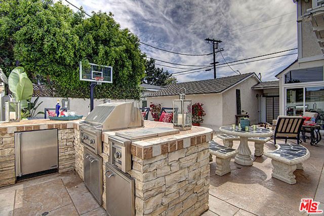 6322 W 78TH Place, Los Angeles, CA 90045