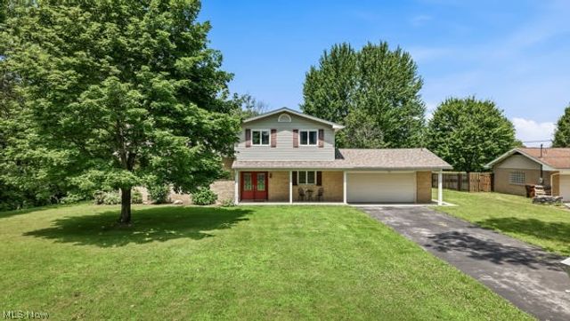 7085 Sunnydell Drive, Brookfield, OH 44403
