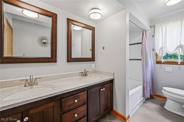 7085 Sunnydell Drive, Brookfield, OH 44403
