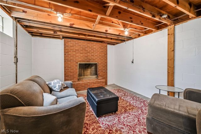 7085 Sunnydell Drive, Brookfield, OH 44403