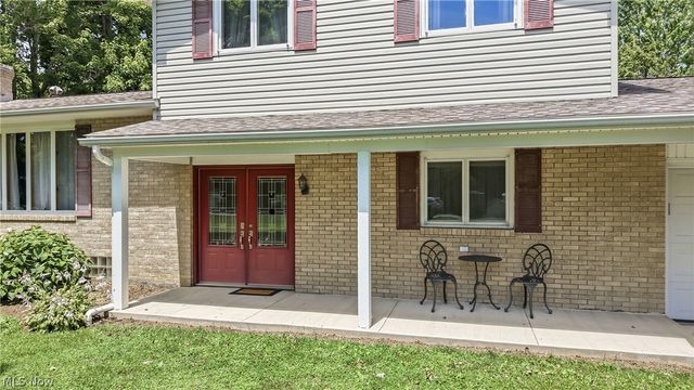 7085 Sunnydell Drive, Brookfield, OH 44403