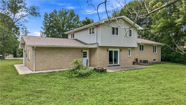 7085 Sunnydell Drive, Brookfield, OH 44403