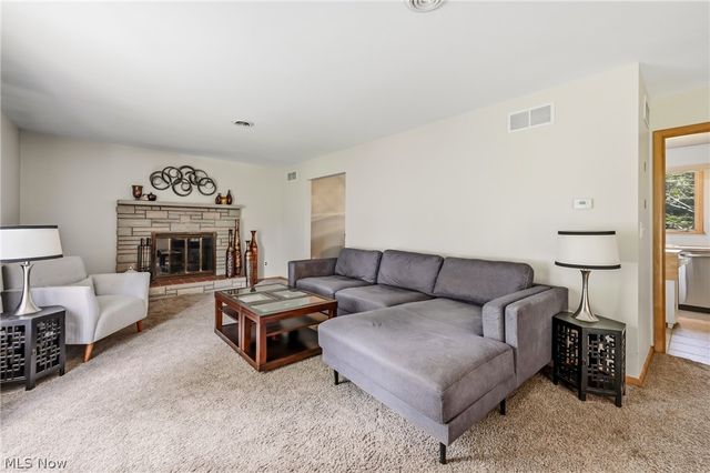 7085 Sunnydell Drive, Brookfield, OH 44403