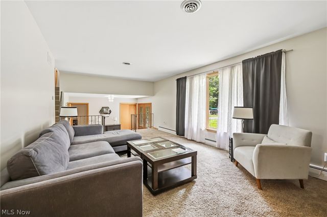7085 Sunnydell Drive, Brookfield, OH 44403