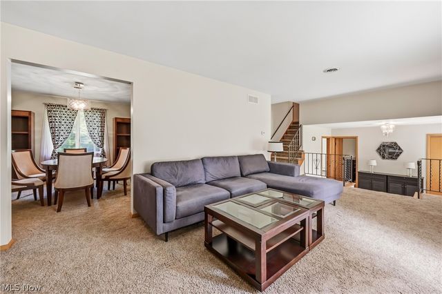 7085 Sunnydell Drive, Brookfield, OH 44403