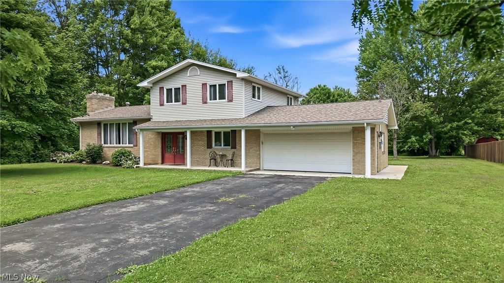 7085 Sunnydell Drive, Brookfield, OH 44403