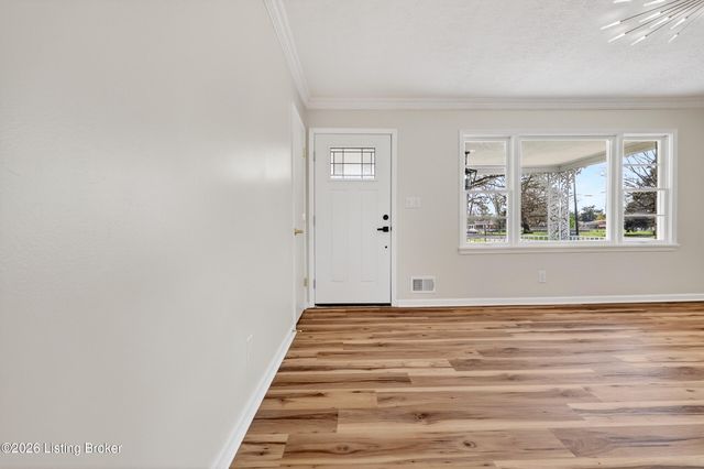 5610 Pine Tree Dr, Louisville, KY 40219