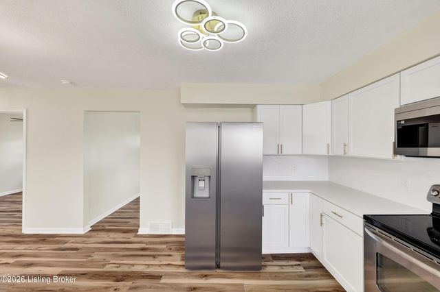 5610 Pine Tree Dr, Louisville, KY 40219