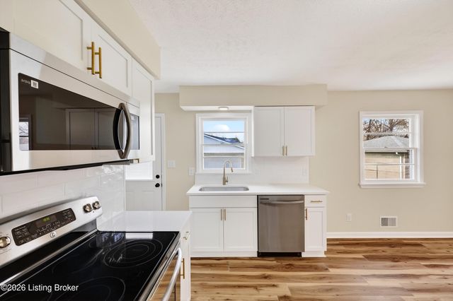 5610 Pine Tree Dr, Louisville, KY 40219