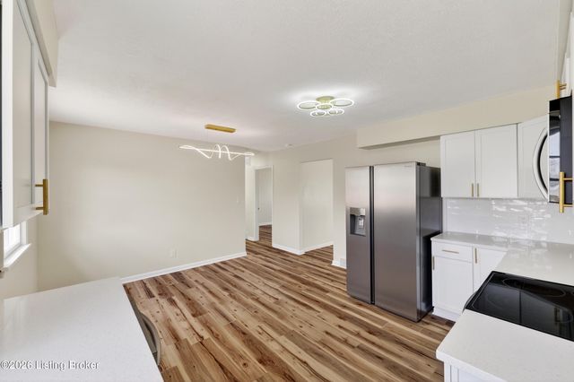 5610 Pine Tree Dr, Louisville, KY 40219