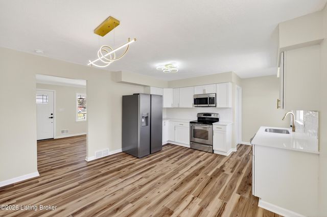 5610 Pine Tree Dr, Louisville, KY 40219