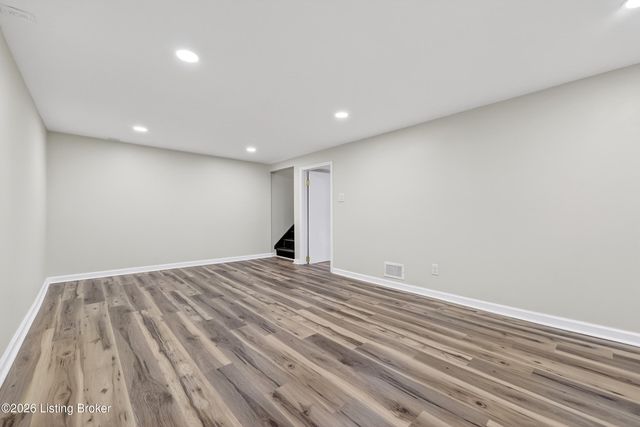 5610 Pine Tree Dr, Louisville, KY 40219