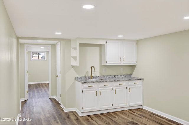 5610 Pine Tree Dr, Louisville, KY 40219