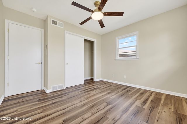 5610 Pine Tree Dr, Louisville, KY 40219