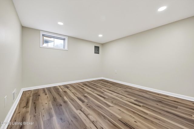 5610 Pine Tree Dr, Louisville, KY 40219