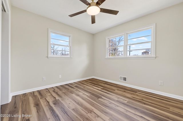 5610 Pine Tree Dr, Louisville, KY 40219