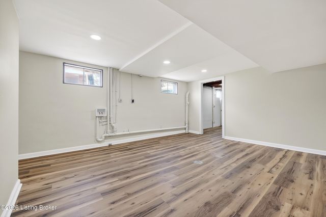 5610 Pine Tree Dr, Louisville, KY 40219