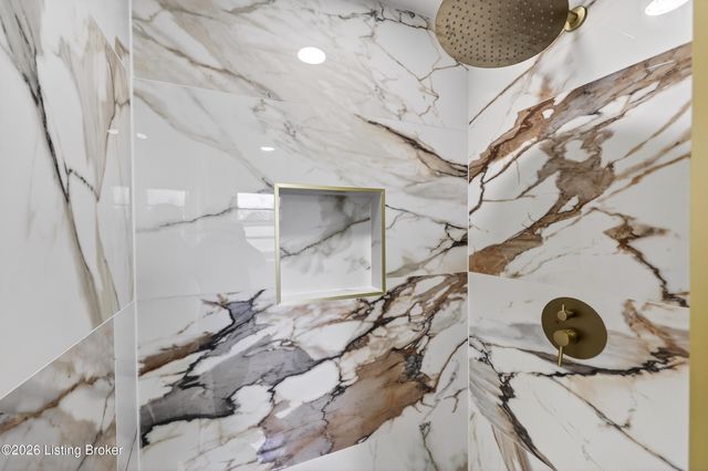 5610 Pine Tree Dr, Louisville, KY 40219