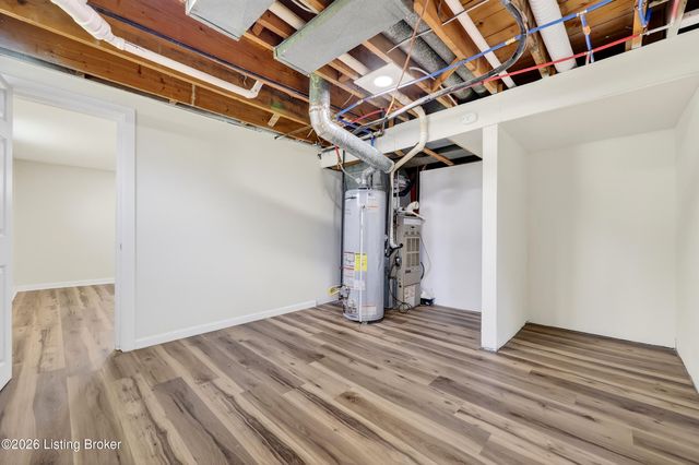 5610 Pine Tree Dr, Louisville, KY 40219