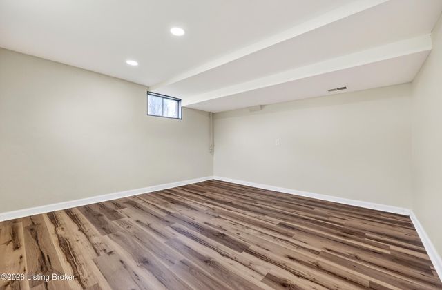 5610 Pine Tree Dr, Louisville, KY 40219