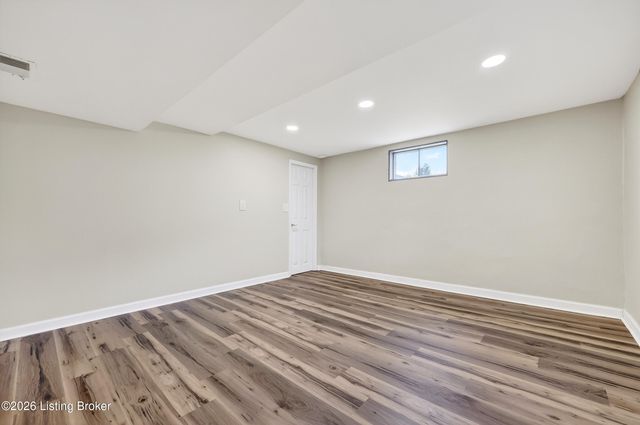 5610 Pine Tree Dr, Louisville, KY 40219