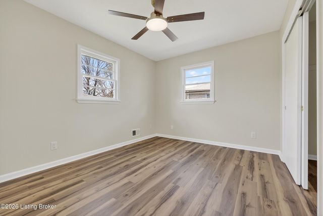 5610 Pine Tree Dr, Louisville, KY 40219