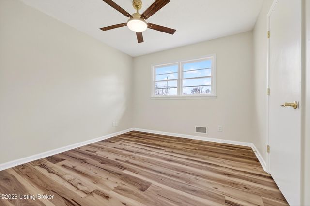 5610 Pine Tree Dr, Louisville, KY 40219