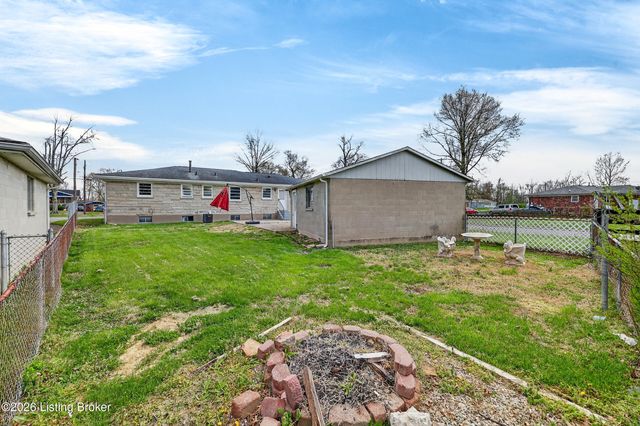 5610 Pine Tree Dr, Louisville, KY 40219