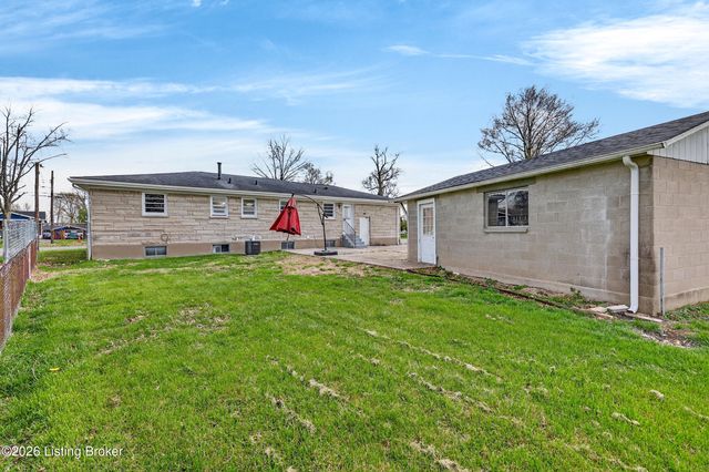 5610 Pine Tree Dr, Louisville, KY 40219