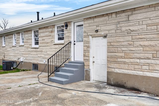 5610 Pine Tree Dr, Louisville, KY 40219