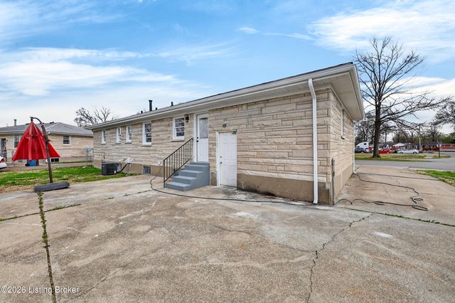 5610 Pine Tree Dr, Louisville, KY 40219