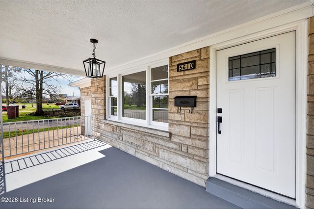 5610 Pine Tree Dr, Louisville, KY 40219